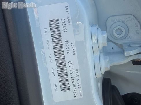 Used 2025 Jeep Compass Limited image 34