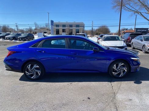 Certified 2025 Hyundai Elantra Limited image 2