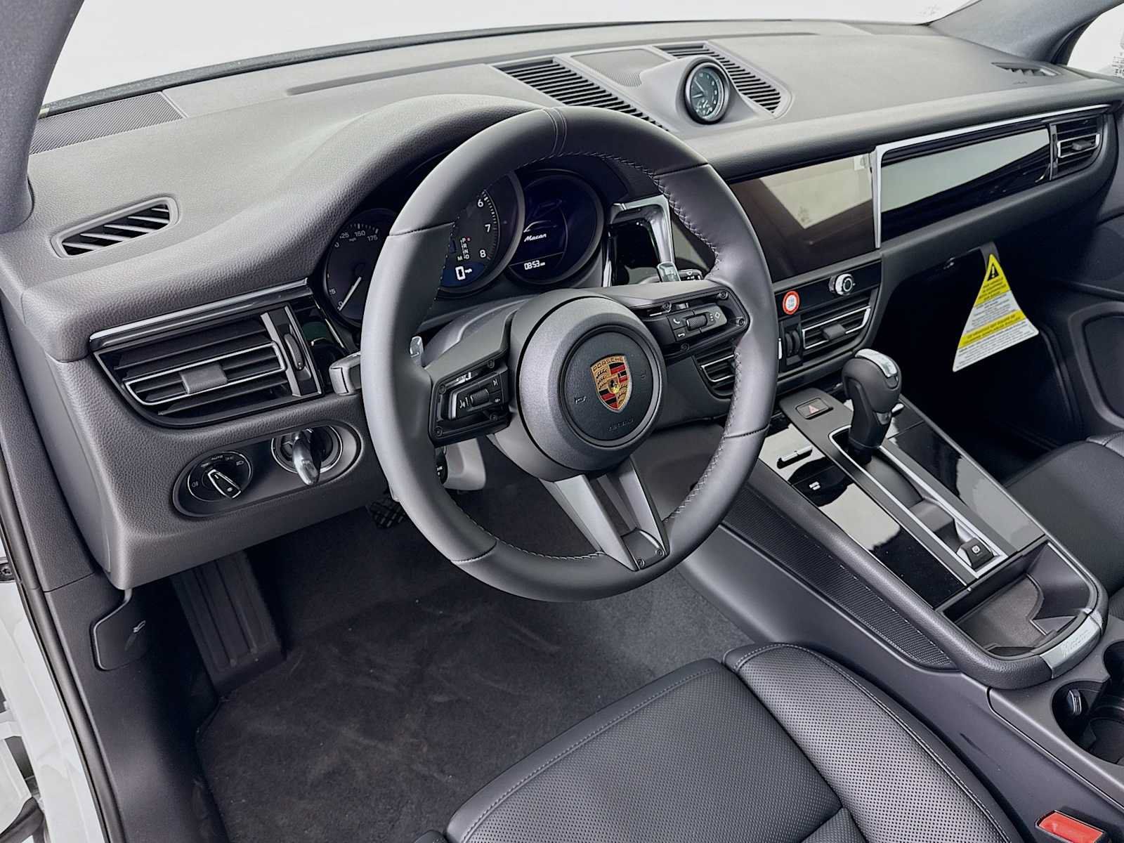 Used 2026 Porsche Macan AWD/4WD image 4