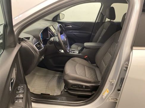 Used 2019 Chevrolet Equinox LT w/ Driver Convenience Package AWD/4WD image 8