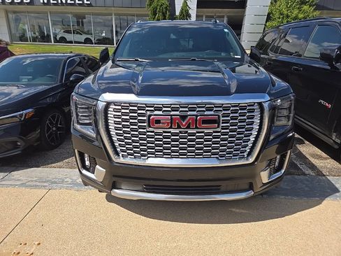 Used 2023 GMC Yukon XL Denali w/ LPO, Floor Liner Package AWD/4WD image 3