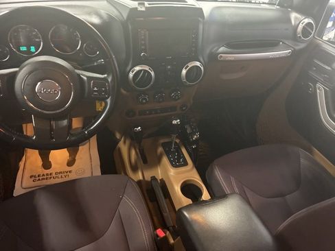 Used 2014 Jeep Wrangler Unlimited Sahara w/ Connectivity Group image 22