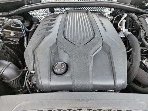 Certified 2026 Porsche Macan AWD/4WD image 30