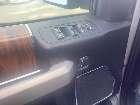 Used 2020 Ford F150 Lariat image 6