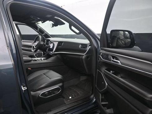 Used 2023 Jeep Wagoneer Series II AWD/4WD image 38