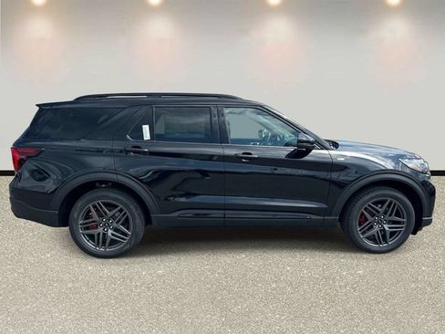 New 2026 Ford Explorer ST-Line w/ ST-Line Street Pack AWD/4WD image 4