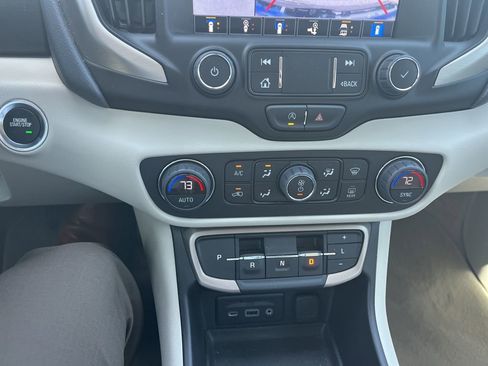 Used 2024 GMC Terrain Denali w/ Denali Premium Package image 18