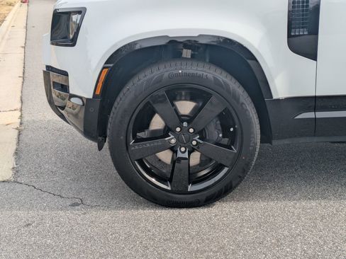 New 2026 Land Rover Defender 110 X-Dynamic SE image 34