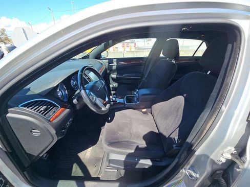 Used 2012 Chrysler 300 image 7