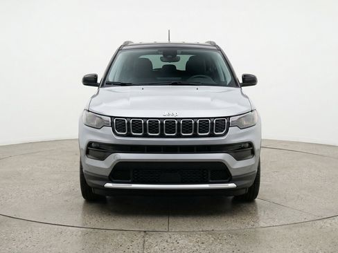 Used 2025 Jeep Compass Limited AWD/4WD image 2