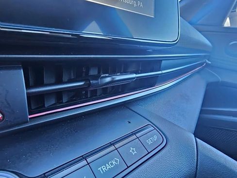 Used 2025 Hyundai Elantra SEL FWD image 16