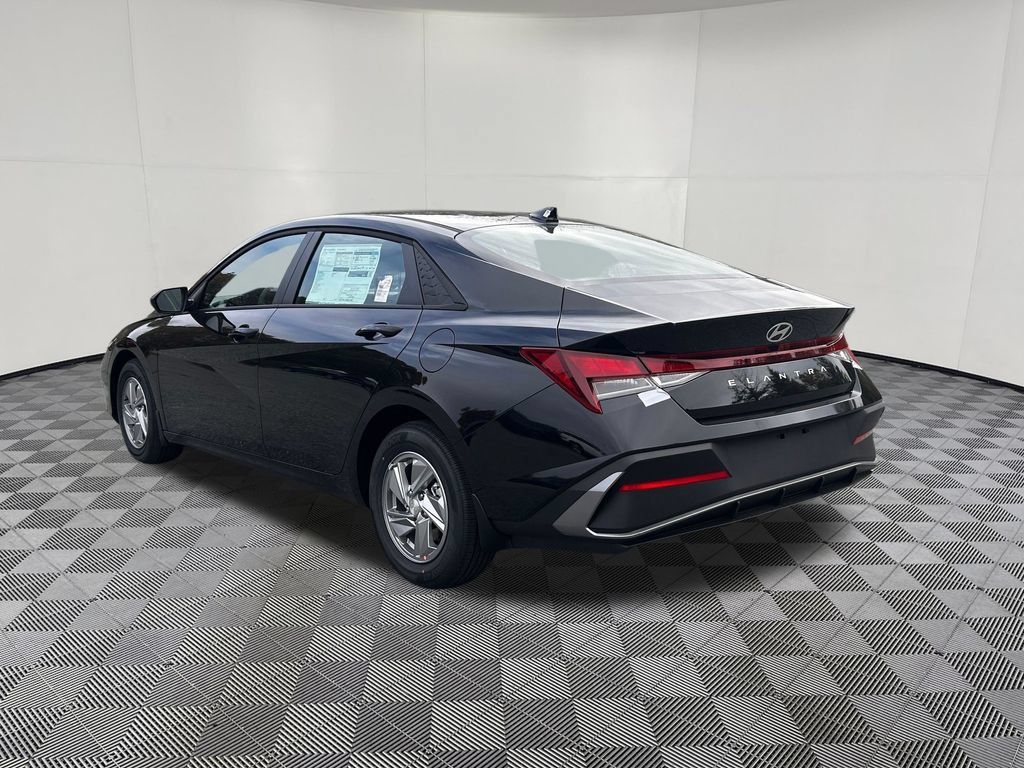 Certified 2026 Hyundai Elantra SE FWD image 9