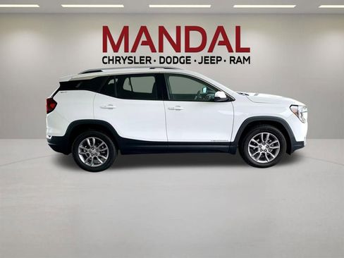 Used 2024 GMC Terrain SLT AWD/4WD image 7