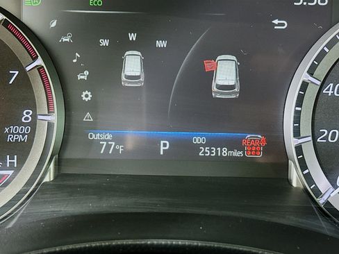 Used 2025 Toyota Highlander LE image 19