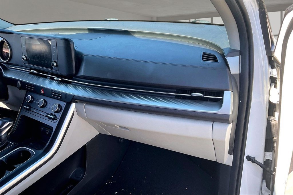 Used 2024 Kia Carnival LX FWD image 25