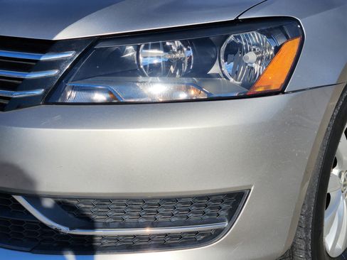 Used 2013 Volkswagen Passat 2.5 S image 9