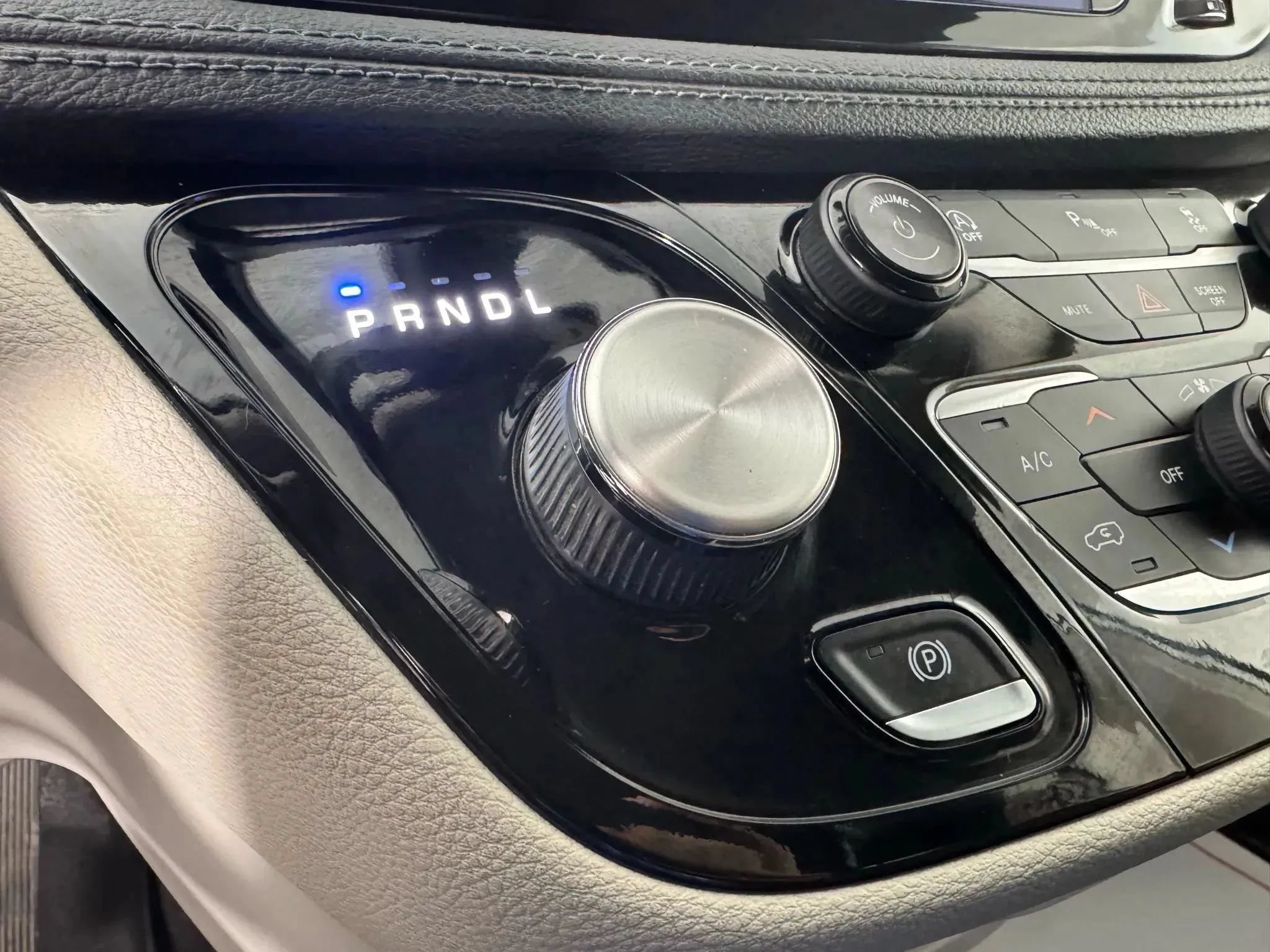 Used 2019 Chrysler Pacifica Limited FWD image 24