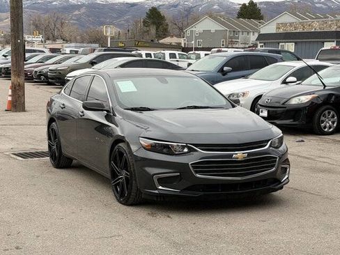Used 2018 Chevrolet Malibu LS image 2