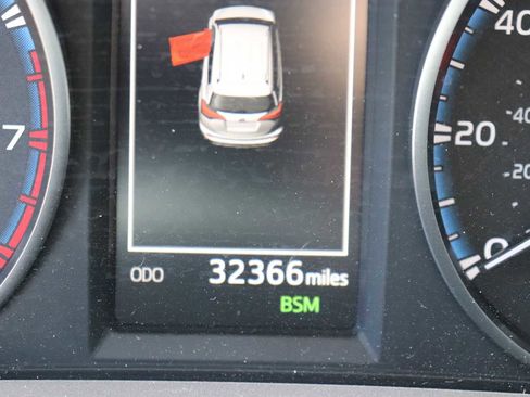 Used 2018 Toyota RAV4 XLE AWD/4WD image 11
