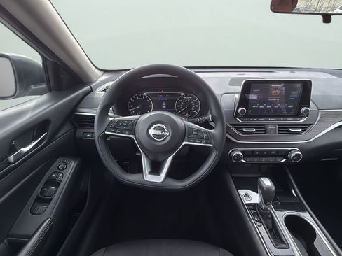Used 2024 Nissan Altima 2.5 SV FWD image 17