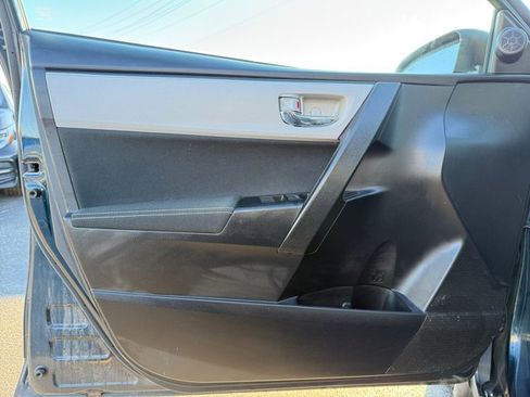 Used 2017 Toyota Corolla LE image 28