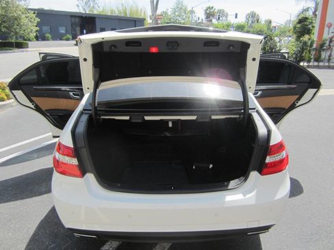 Used 2010 Mercedes-Benz E 550 Sedan image 10