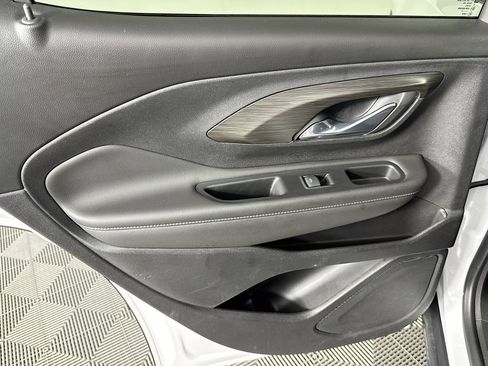 Used 2023 GMC Terrain SLT image 25