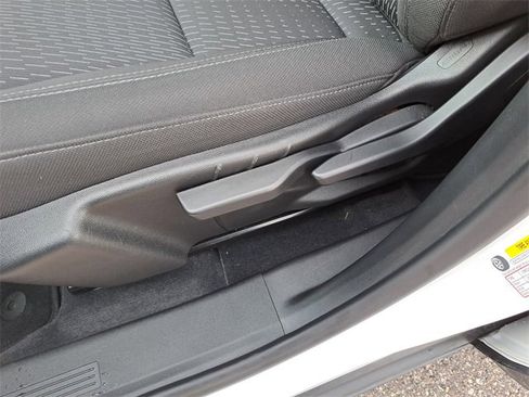 Used 2025 Chevrolet Equinox LT image 16