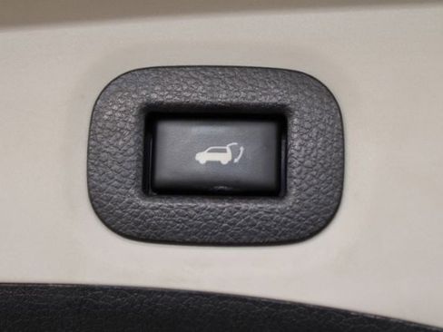 Used 2018 Nissan Rogue SL w/ Premium Package image 7