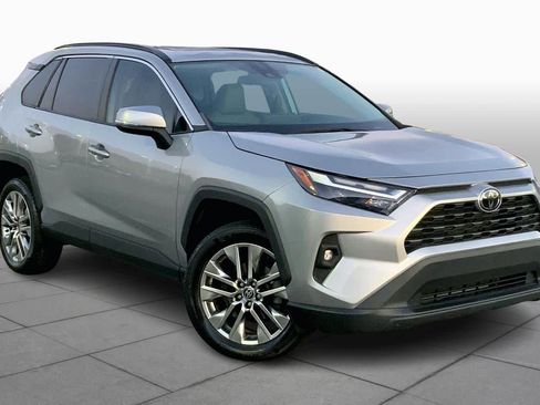 Used 2023 Toyota RAV4 XLE Premium image 3