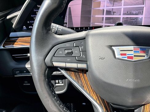 Used 2022 Cadillac Escalade Premium Luxury w/ Performance Package AWD/4WD image 18