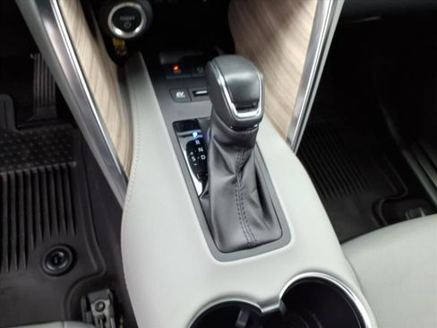 Used 2023 Toyota Venza Limited image 34