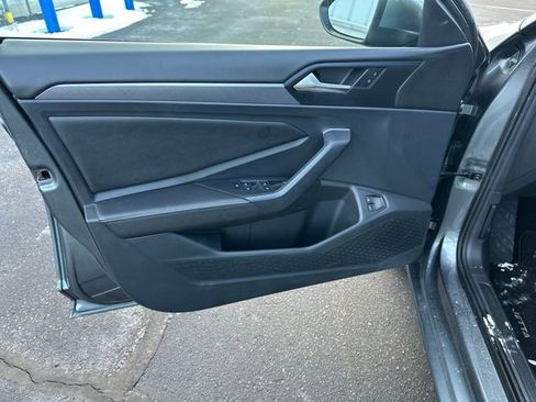 Used 2023 Volkswagen Jetta SE w/ Panoramic Sunroof Package image 10