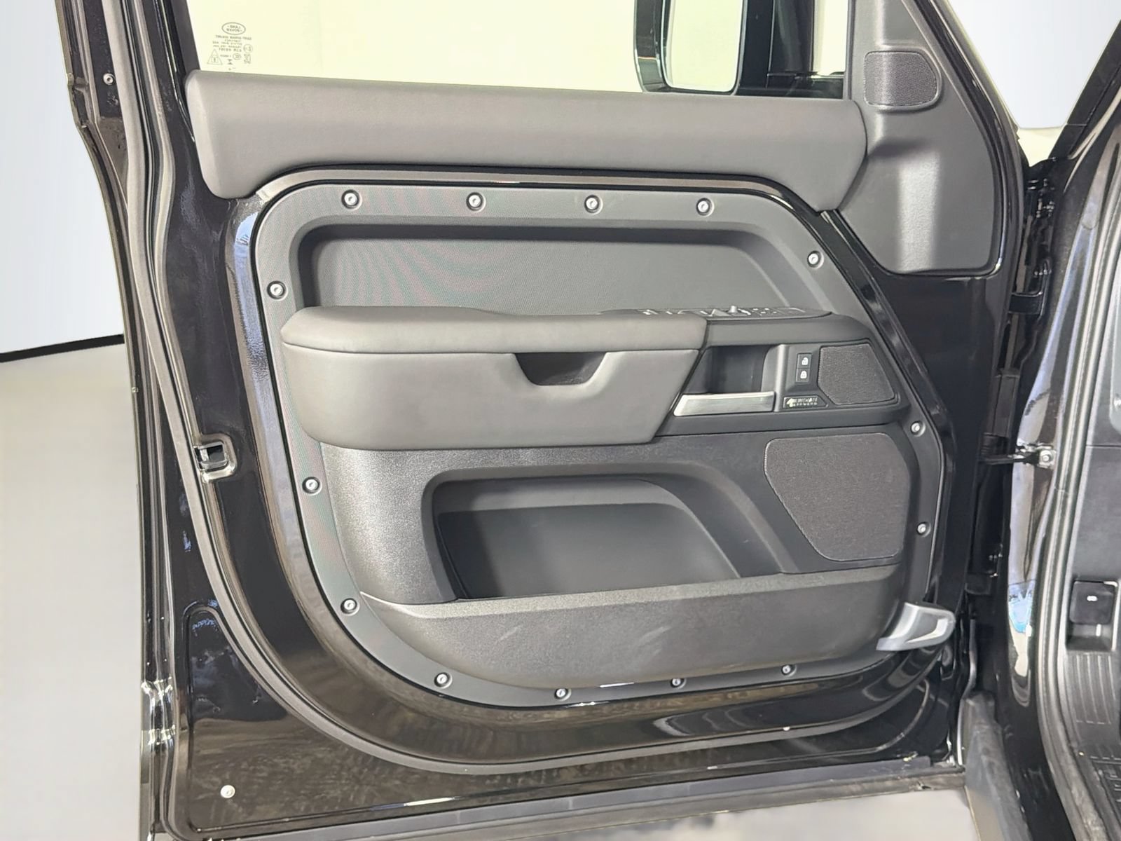 New 2026 Land Rover Defender 130 X-Dynamic SE AWD/4WD image 21