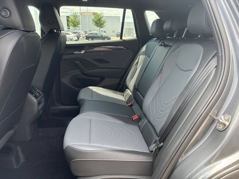 New 2026 Volkswagen Tiguan SE R-Line AWD/4WD image 10
