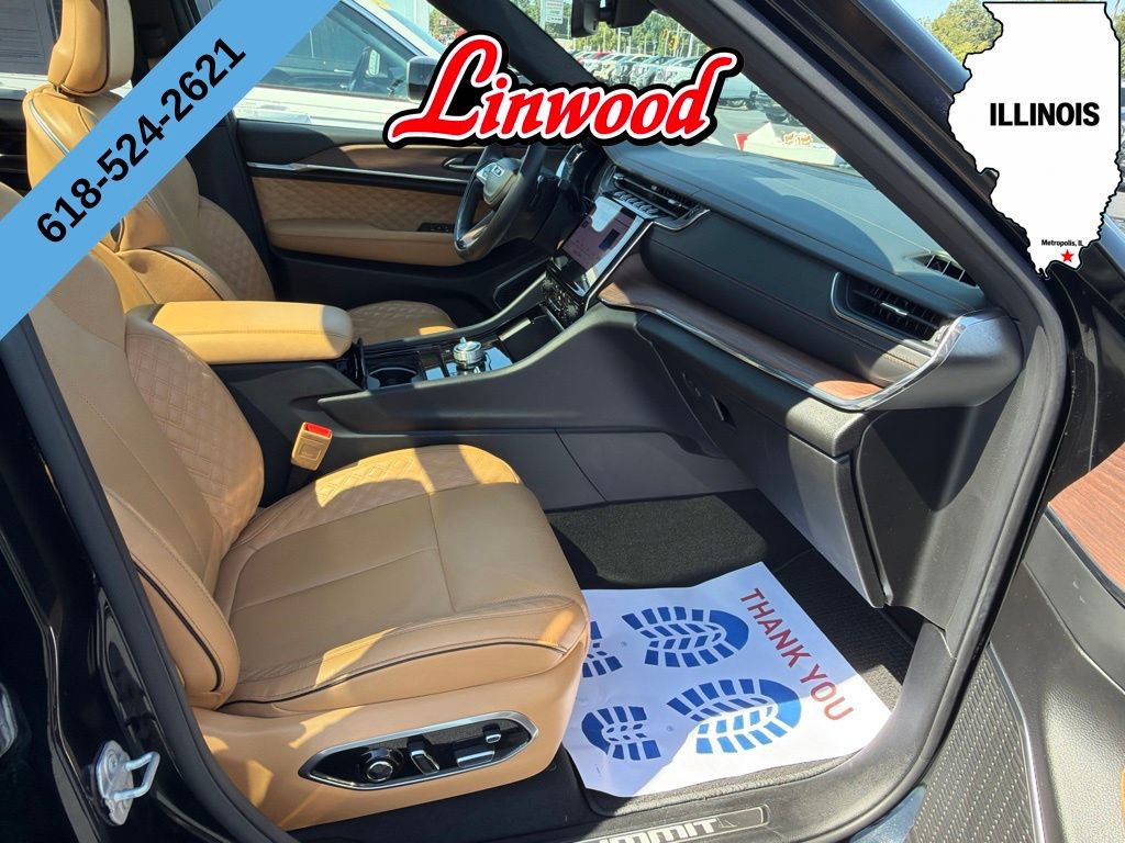 Used 2025 Jeep Grand Cherokee Summit AWD/4WD image 9