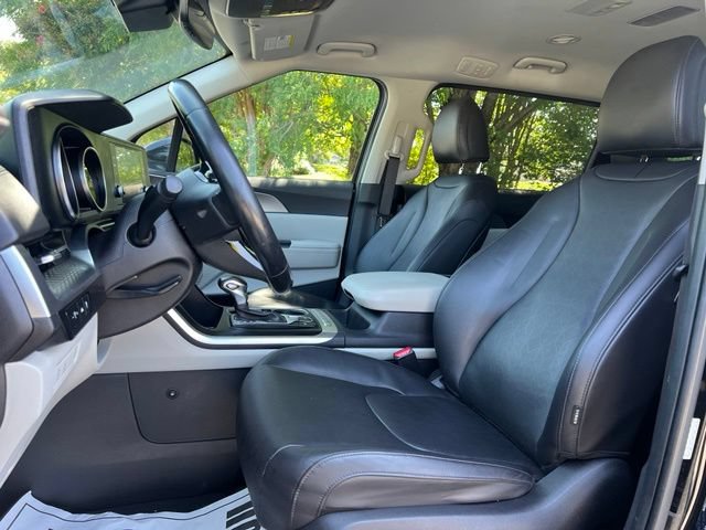 Used 2022 Kia Carnival LX FWD image 13