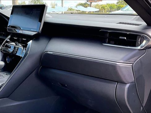 Used 2021 Toyota Venza Limited w/ Advanced Technology Package image 19