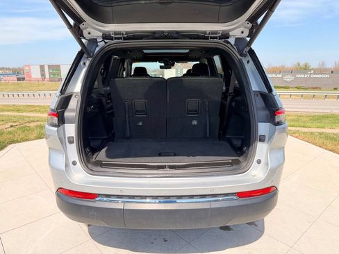 Used 2024 Jeep Grand Cherokee L Limited w/ Luxury Tech Group II AWD/4WD image 37