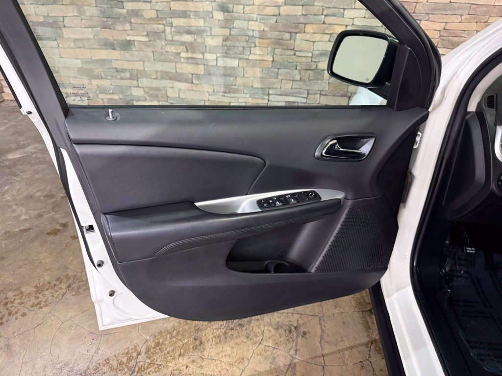 Used 2019 Dodge Journey SE w/ Connectivity Group FWD image 11