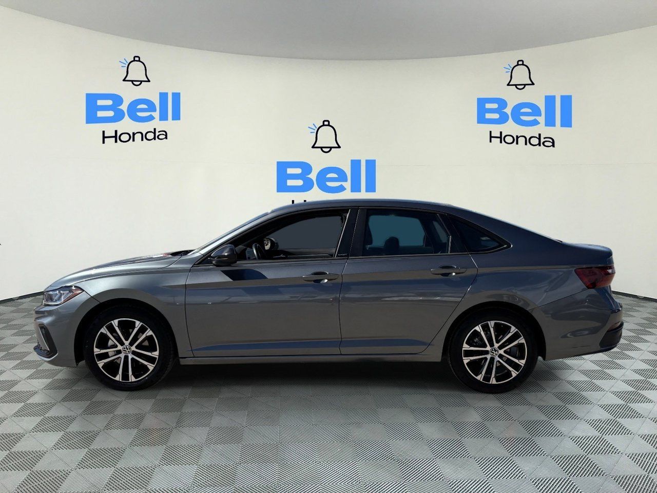 Used 2025 Volkswagen Jetta Sport FWD image 2