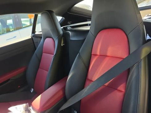 Used 2025 Porsche 718 Cayman RWD image 4