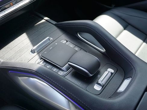 Certified 2025 Mercedes-Benz GLS 450 4MATIC image 28