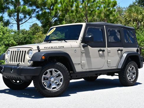 Used 2018 Jeep Wrangler Unlimited Rubicon w/ Connectivity Group AWD/4WD image 22