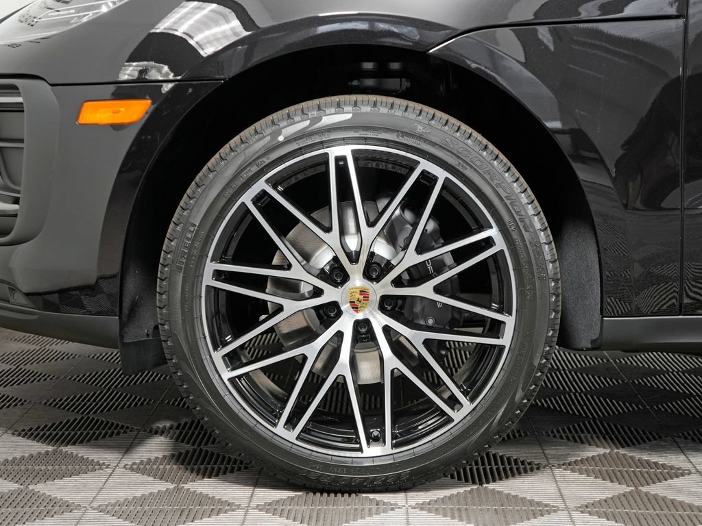 Used 2026 Porsche Macan AWD/4WD image 13