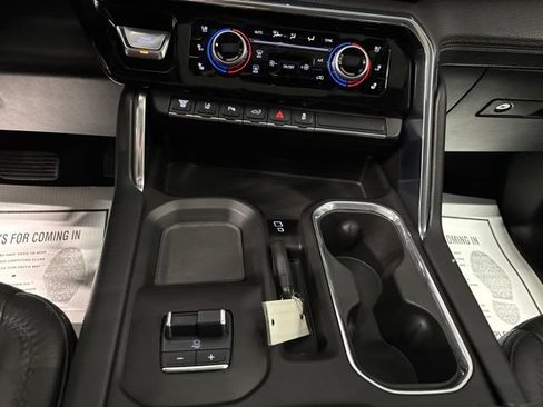 Used 2024 GMC Sierra 3500 Denali w/ Denali Reserve Package AWD/4WD image 25