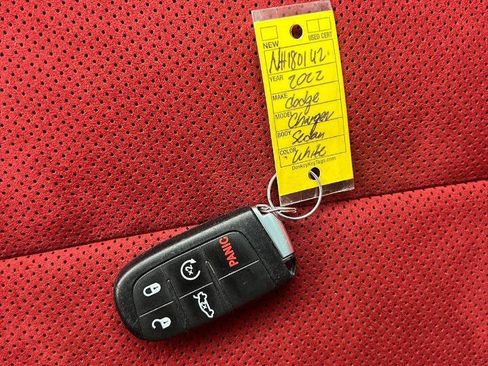 Used 2022 Dodge Charger Scat Pack w/ Dynamics Package image 17