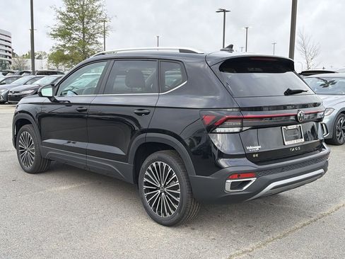 New 2026 Volkswagen Taos SE FWD image 3