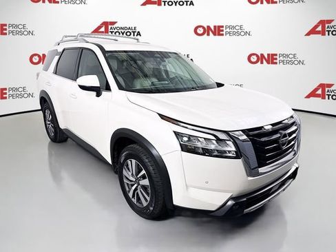Used 2023 Nissan Pathfinder SL image 1