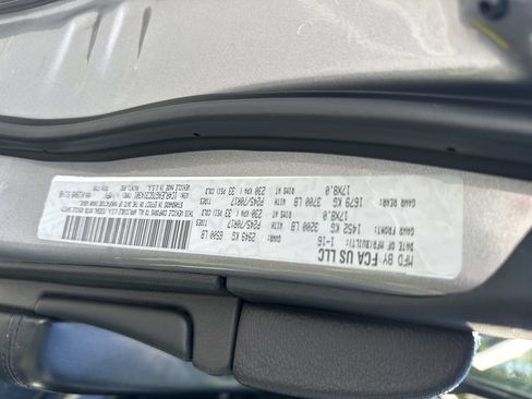 Used 2016 Jeep Grand Cherokee Laredo image 33